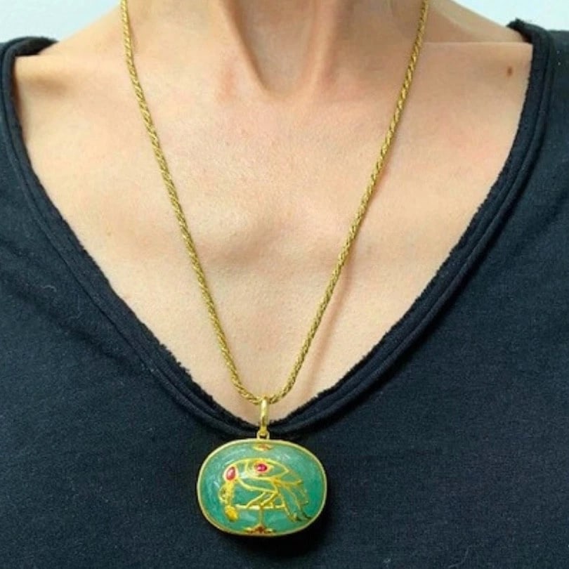 1930's Yellow Gold, Carved Emerald and Ruby Pendant Chain Necklace - 4