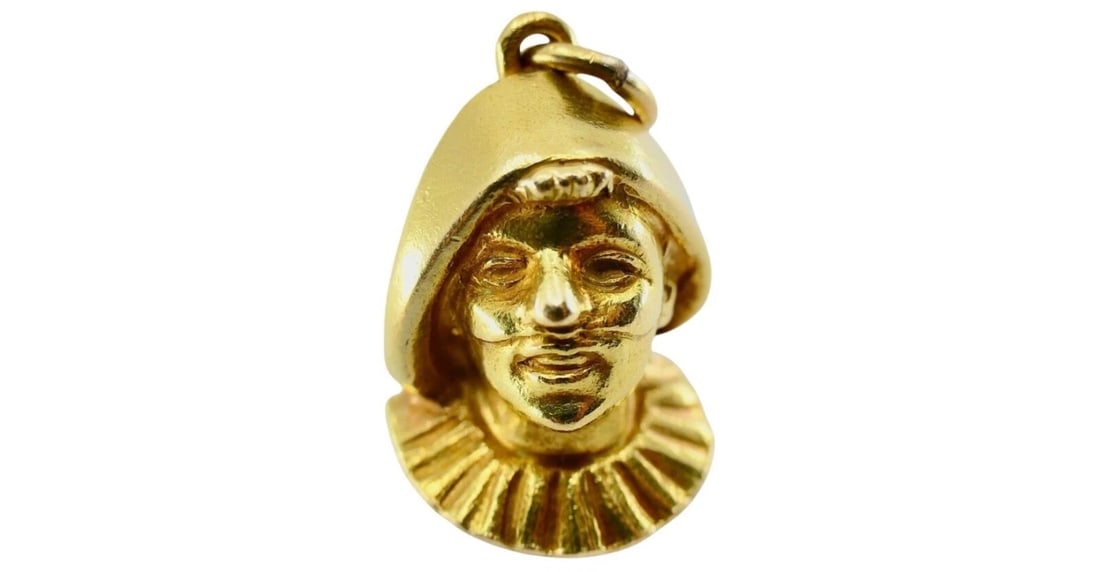 Arlecchino Commedia dell'Arte 18k Gold Charm Pendant: Title: Arlecchino Commedia dell'Arte 18k Gold Charm Pendant Description: ES JOOO Product details: DESIGNER: Unknown CIRCA: 1970's MATERIALS: 18k Yellow Gold WEIGHT: 15.9 grams MEASUREMENTS: 3/4" x 1"