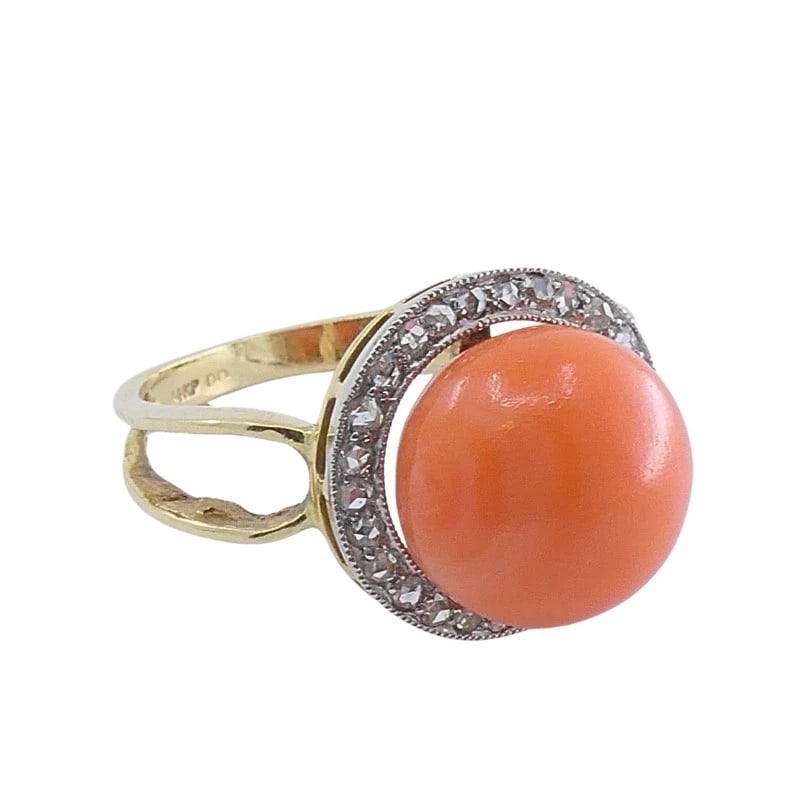 Vintage 14k Gold Coral Cabochon Diamond Halo Ring: Title: Vintage 14k Gold Coral Cabochon Diamond Halo Ring Description: ES EOO Product details: CIRCA: 1970s MATERIALS: 14k Gold GEMSTONE: Coral, Diamond WEIGHT: 4.4 grams MEASUREMENTS: Top - 9/16" RING