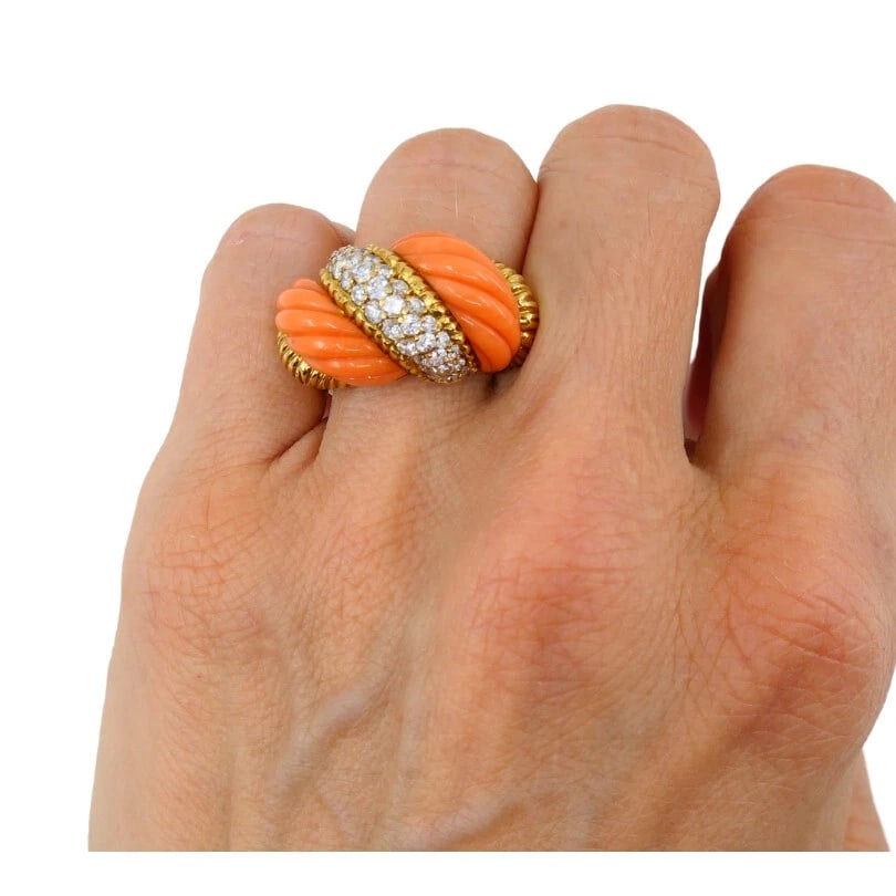 Vintage Coral Ring 18k Gold Diamond - 6