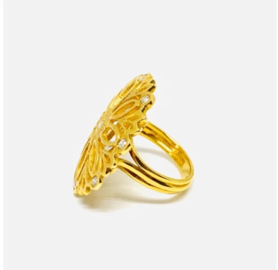 Suzanne Wilson 18K Yellow Gold and Diamond Florentine Finish Coctail Ring - 3