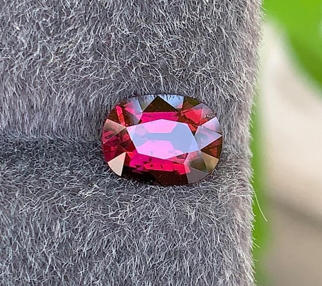 Tanzania Natural Pinkish Red Garnet Gemstone: 2.75 Carat Faceted For Ring - 2