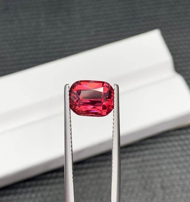 3.90 Carat Garnet Raspberry Pink Cushion Cut Gemstone From Tanzania - 2
