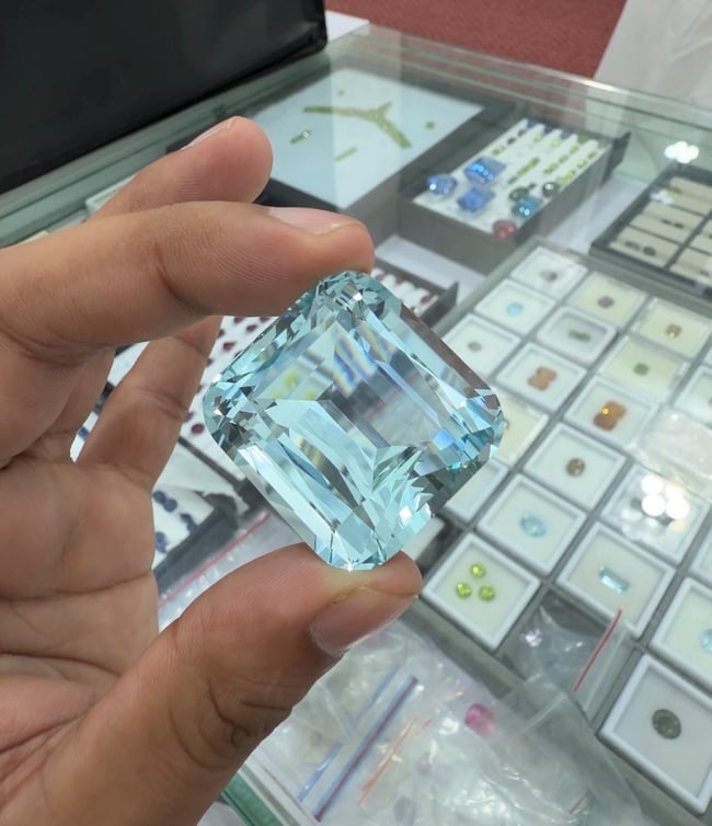 Light Blue Natural Aquamarine Gemstone, Cuhsion Cut Collectors Quality Gigantic Aquamarine Gemstone - 7