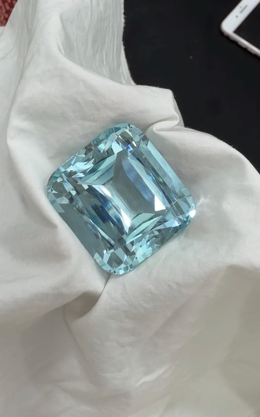 Light Blue Natural Aquamarine Gemstone, Cuhsion Cut Collectors Quality Gigantic Aquamarine Gemstone - 8