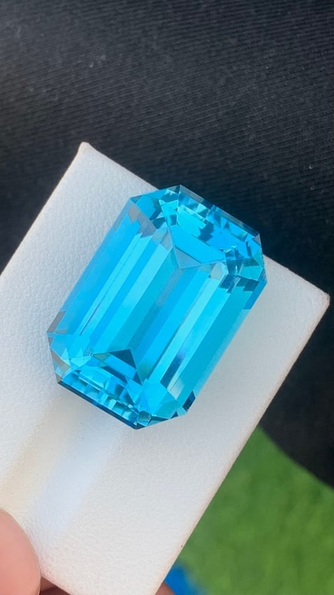 48.495 Carats Emerald Cut Swiss Blue Topaz Gemstone - 6