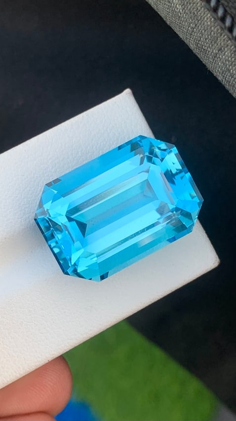 48.495 Carats Emerald Cut Swiss Blue Topaz Gemstone - 7