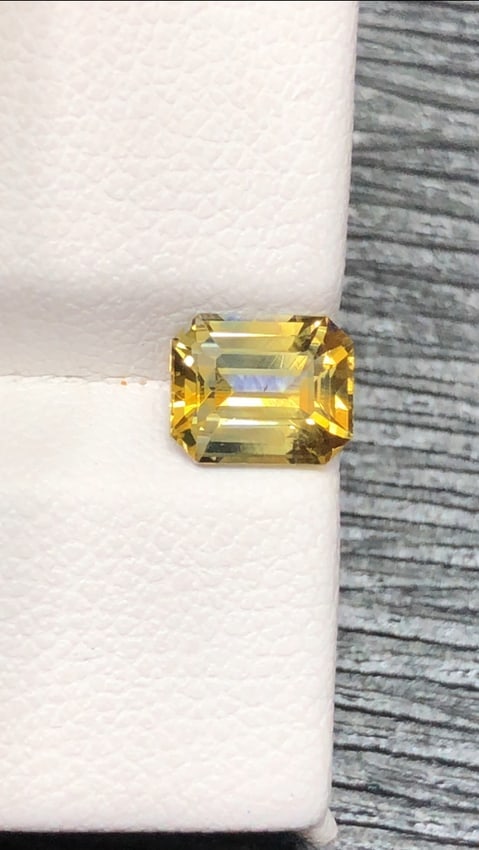 1.765 Carats Ceylon Bi Colour Sapphire Gemstone - 2