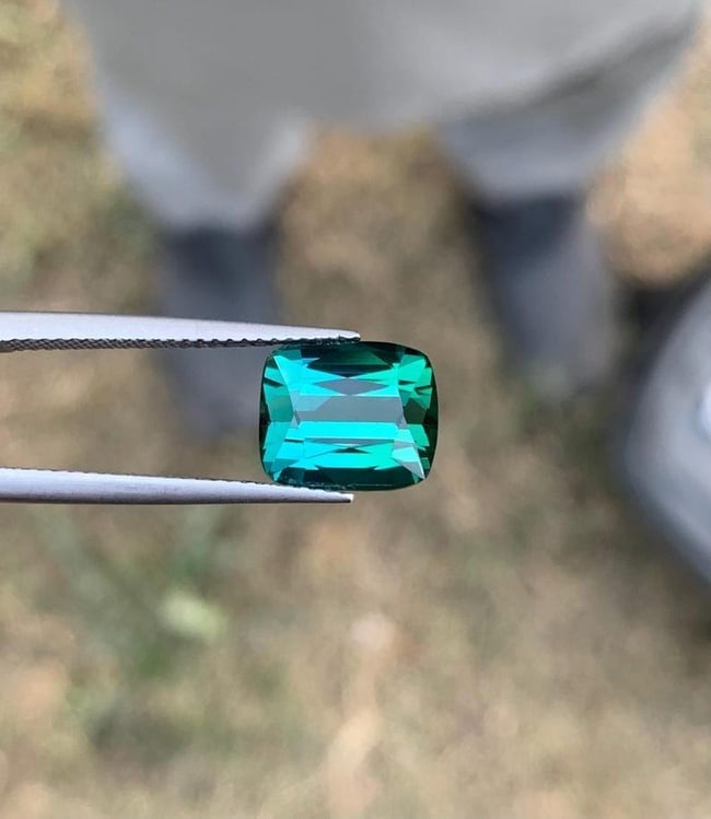 Natural Blue Green Tourmaline Gemstone From Afghanistan - 5 Carat: Title: Natural Blue Green Tourmaline Gemstone From Afghanistan - 5 Carat Description: Item details Highlights Handpicked by Theuniquegemshop Supplies for making crafts Materials: Gemstone: Tourmaline 