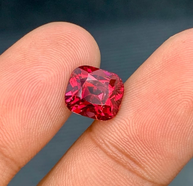 5.192 Carat Cherry Red Garnet Cushion Cut Loose Gemstone From Tanzania: Title: 5.192 Carat Cherry Red Garnet Cushion Cut Loose Gemstone From Tanzania Description: * Weight : 5.190 Carat * Dimension : 9.3*8.2*7.3 MM * Shape : Cushion Cut * Color : Cherry Red * Clarity : VV