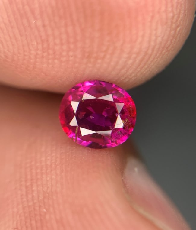 0.75 Carat Natural Sparkling Pinkish Red Ruby Gemstone From Mozambique: Title: 0.75 Carat Natural Sparkling Pinkish Red Ruby Gemstone From Mozambique Description: Introducing a magnificent Mozambican pinkish-red ruby gemstone. Its oval shape, which sparkles wonderfully, s