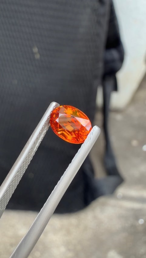1.29 Carats Oval Cut Spessartite Garnet Gemstone - 2