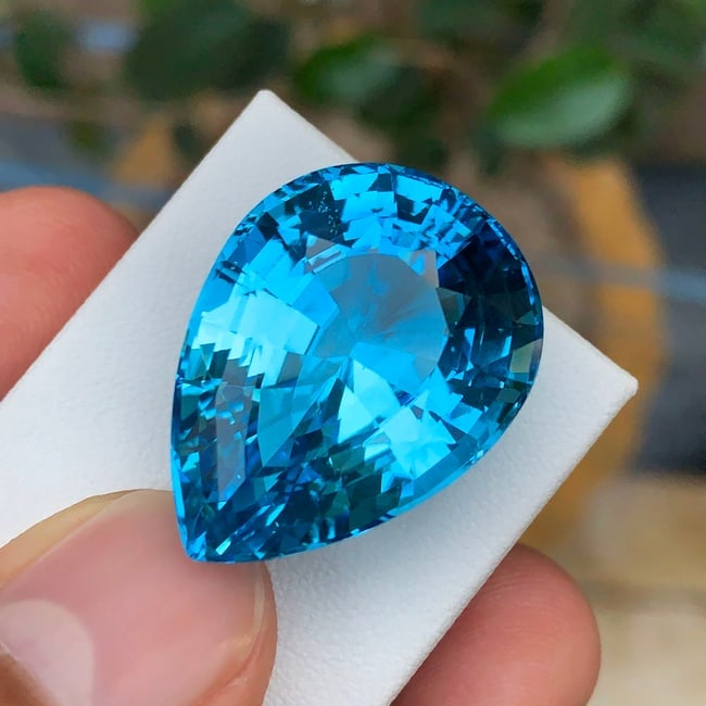 Swiss Blue Topaz Gemstone, Pear Shape Topaz Jewelry Stone, Natural Topaz: Title: Swiss Blue Topaz Gemstone, Pear Shape Topaz Jewelry Stone, Natural Topaz Description: Swiss Blue Topaz Gemstone, Pear Shape Topaz Jewelry Stone, Natural Topaz Weight : 59.50 ct Dimensions : 27 