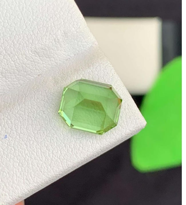 Natural Peridot Gemstones, Top Color Emerald Cut Peridot Loose Gemstone From Pakistan, August: Title: Natural Peridot Gemstones, Top Color Emerald Cut Peridot Loose Gemstone From Pakistan, August Birthstone Description: Supplies for making crafts Materials: Gemstone: Peridot Natural Peridot