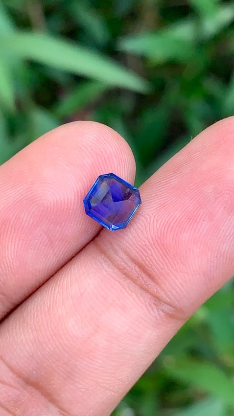 1.63 Carats Asscher Cut Ceylon Sapphire Gemstone - 2