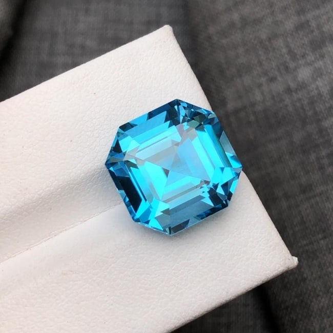 16 Carat Swiss Blue Topaz Loose Gemstone Asscher Cut November Birthstone: Title: 16 Carat Swiss Blue Topaz Loose Gemstone Asscher Cut November Birthstone Description: Gemology: * Weight : 16 carat * Dimension : 14*14*10 mm * Colour: Blue * Clarity : Loupe Clean * Shape : As