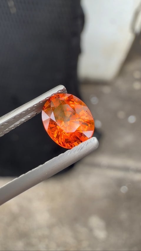 1.39 Carats Oval Cut Natural Spessartite Garnet Gemstone - 4