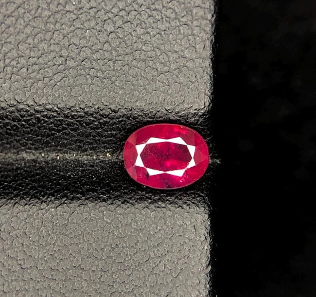 Vivid Red Ruby Gemstone: 1 Carat Oval Mozambique Ruby - 3