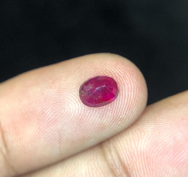 Vivid Red Ruby Gemstone: 1 Carat Oval Mozambique Ruby - 5