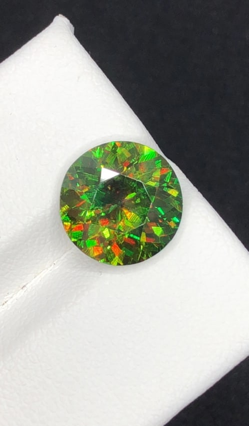 4.65 Carats Diamond Cut Chrome Titanite Sphene Gemstone - 2