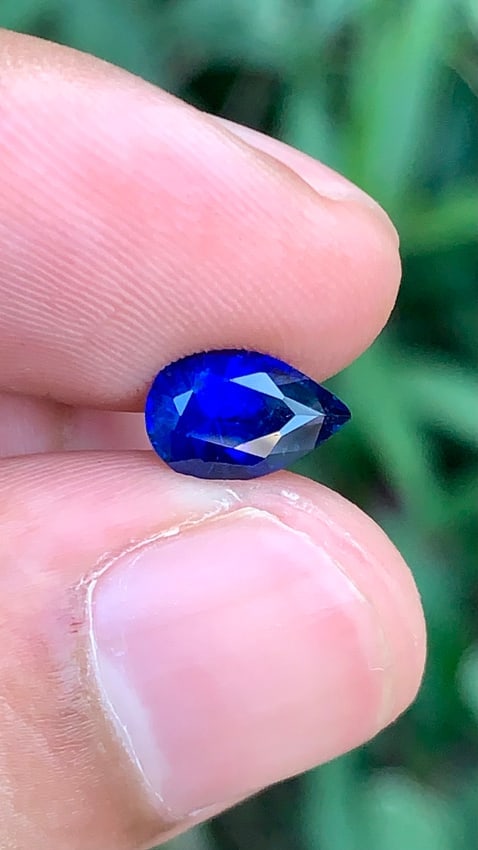 1.73 Carat Natural Ceylon Sapphire Royal Blue Gemstone - 2