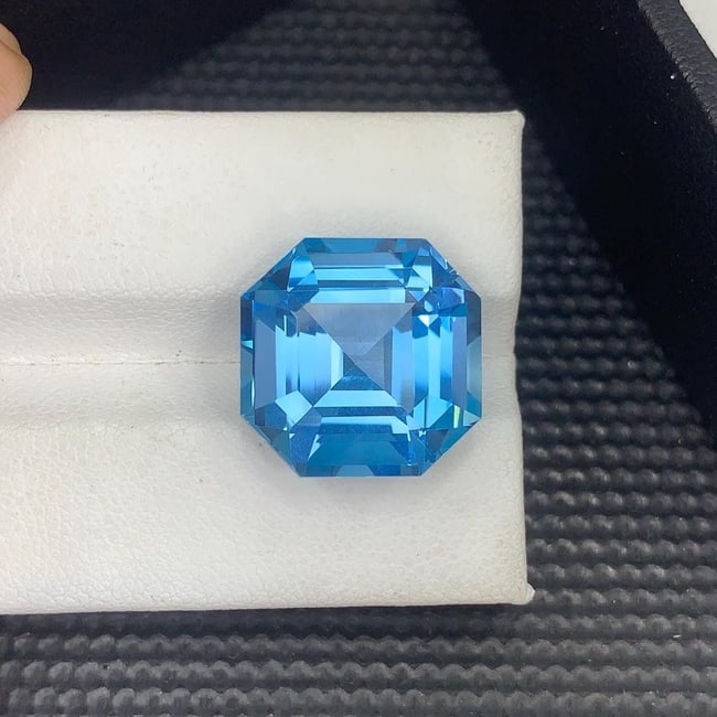 20.3 Carat Swiss Blue Topaz Gemstone: Asscher Cut, Jewelry Size - 2