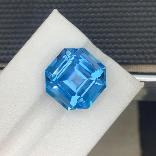 20.3 Carat Swiss Blue Topaz Gemstone: Asscher Cut, Jewelry Size - 3