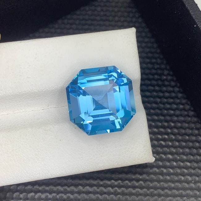 20.3 Carat Swiss Blue Topaz Gemstone: Asscher Cut, Jewelry Size - 4