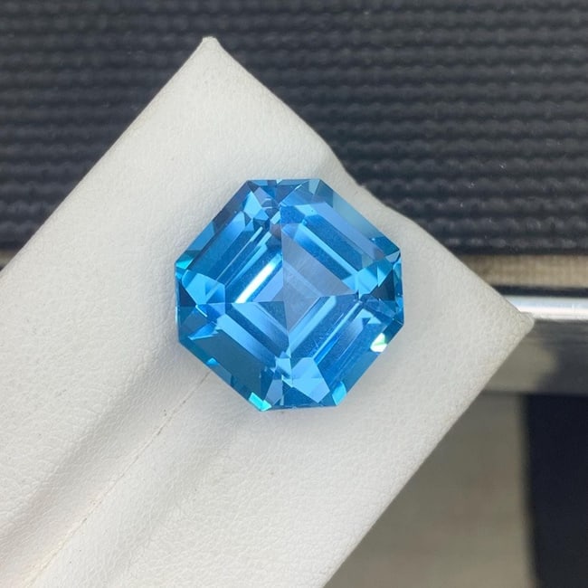 20.3 Carat Swiss Blue Topaz Gemstone: Asscher Cut, Jewelry Size - 7