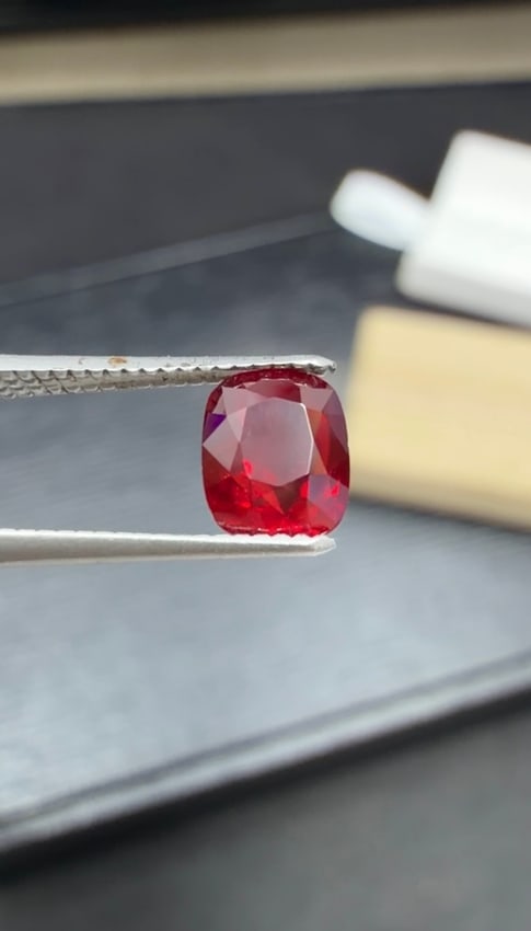 1.015 Carats Natural Top Quality Mozambique Ruby Gemstone - 4