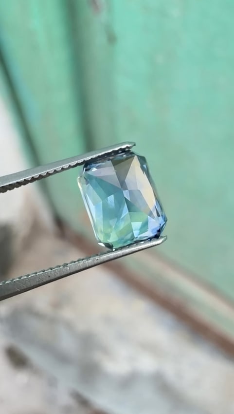 2.040 Carats Natural Bi Colour Ceylon Sapphire Gemstone - 3
