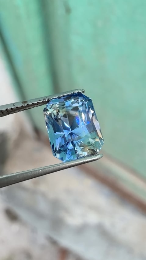 2.040 Carats Natural Bi Colour Ceylon Sapphire Gemstone - 4