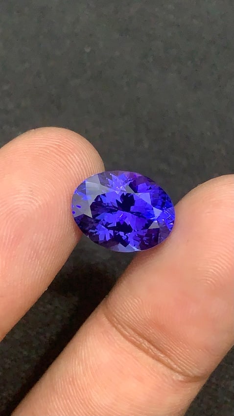 5.5 carats AAA grade tanzanite gemstone - 4