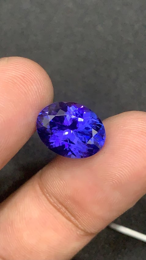 5.5 carats AAA grade tanzanite gemstone - 5