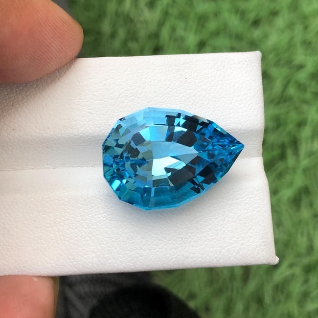 Pendant Size Pear Cut Swiss Blue Topaz Gemstone - 26.950 Carat - 4