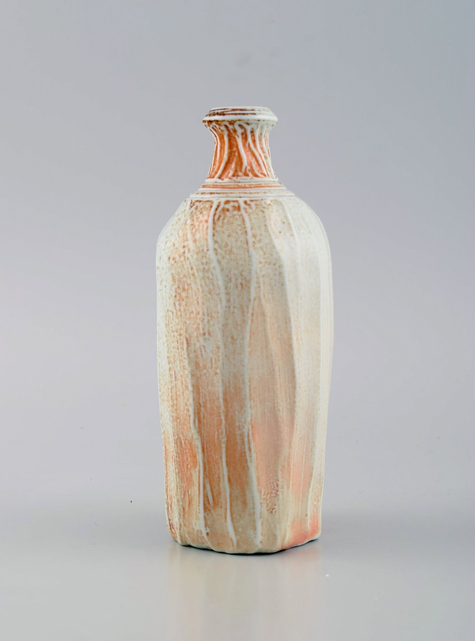 Danish studio ceramicist. Unique vase in glazed stoneware. Beautiful glaze in light and orange - 2