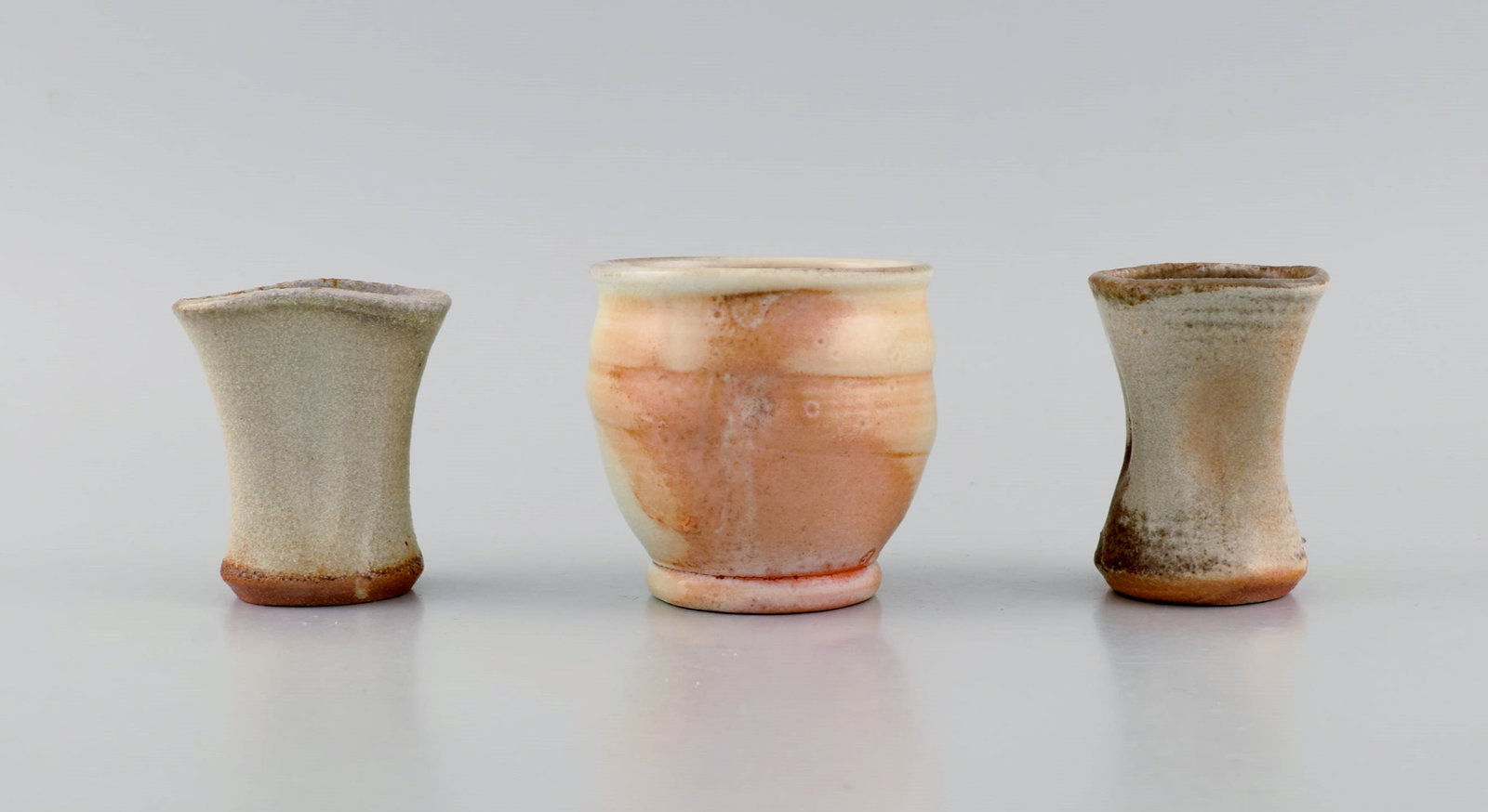 Danish studio ceramicist. Three unique vases in glazed stoneware. Beautiful glazes in peach and - 2