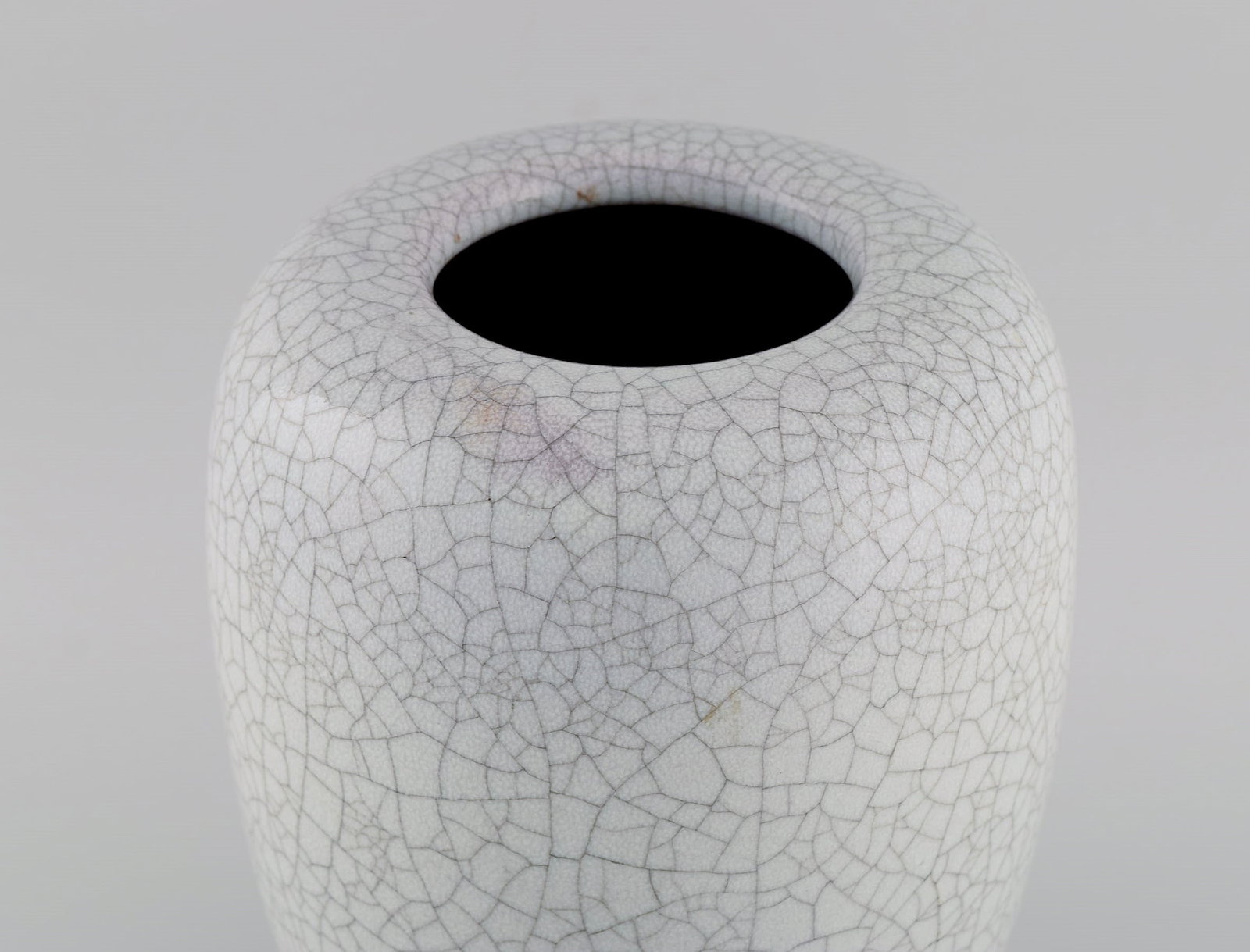 Karlsruhe, Germany. Vase in glazed stoneware. Beautiful crackle glaze. Mid-20th century. - 4