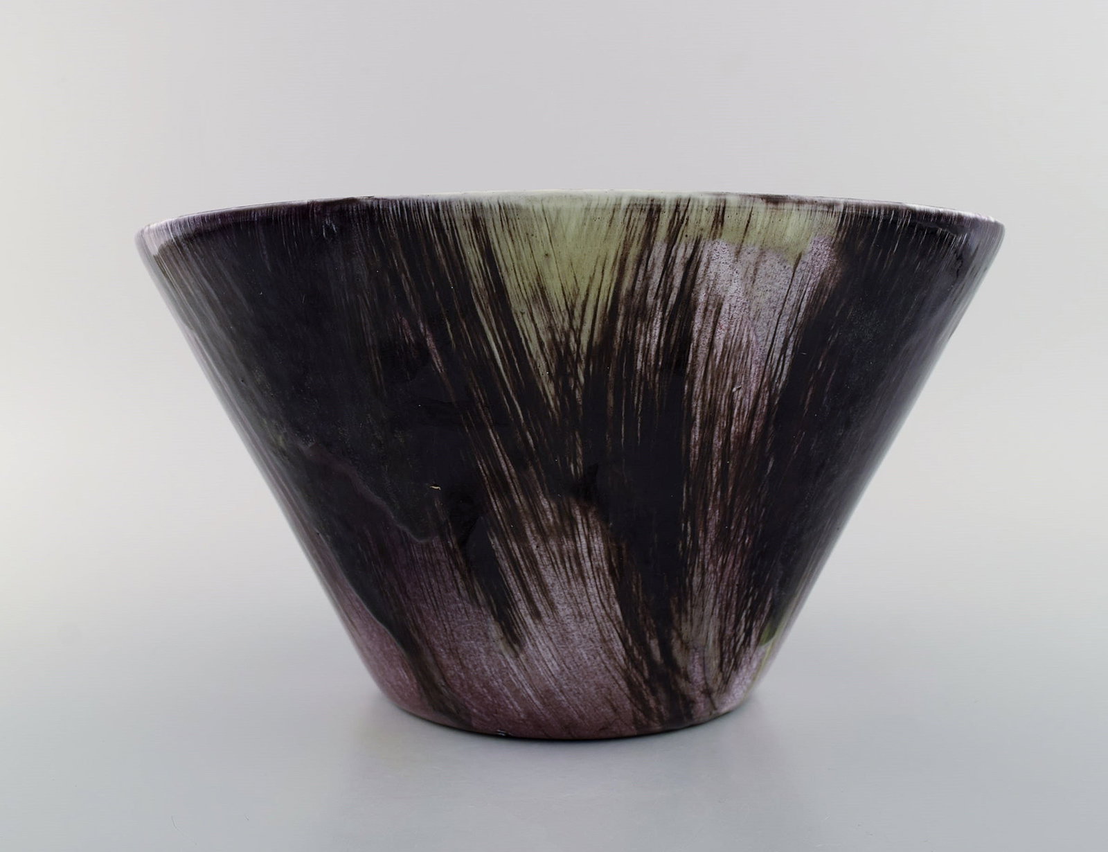 Mari Simmulson (1911-2000) for Upsala-Ekeby. Large bowl in hand-painted glazed stoneware. Mid-20th - 7