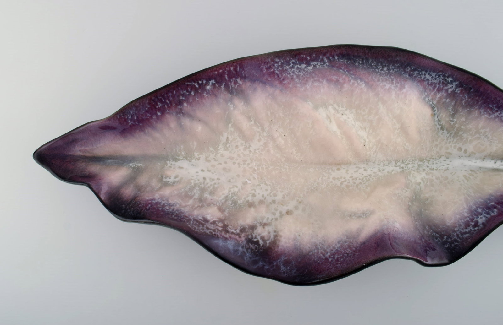 Pol Chambost (1906-1983), France. Colossal bowl in glazed stoneware shaped like a leaf. Beautiful - 7