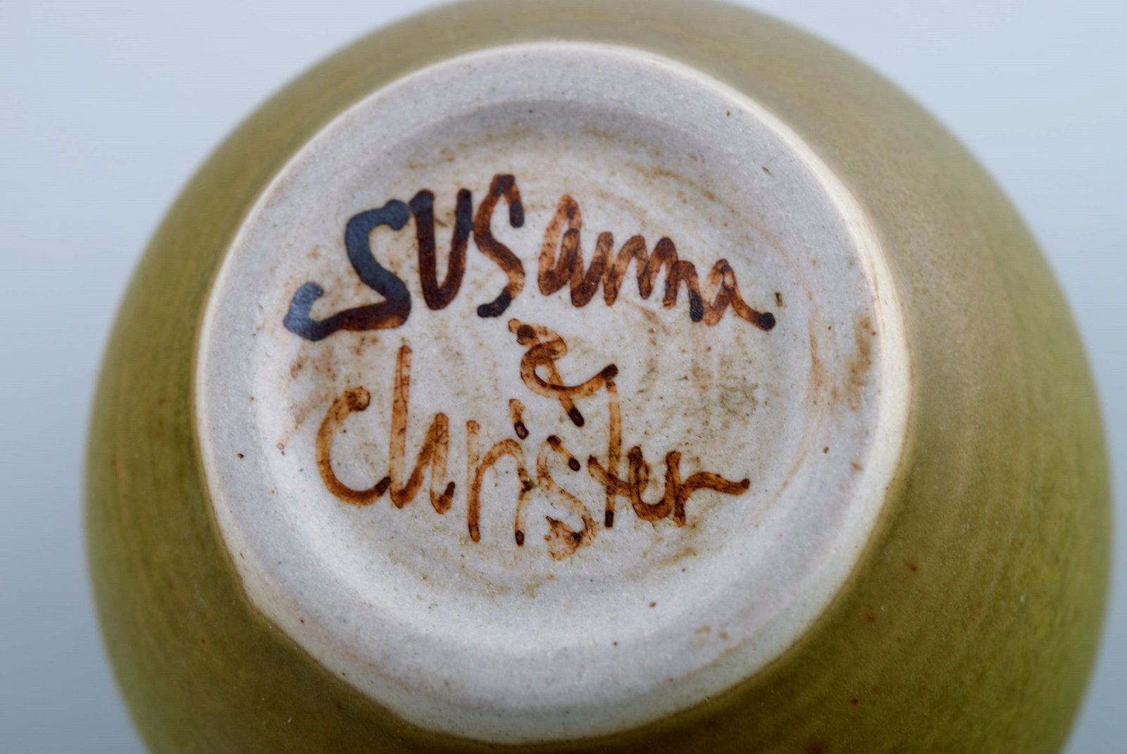 Susanne & Christer, Sweden. Lidded jar in glazed ceramics. Beautiful glaze in light earth tones. - 7