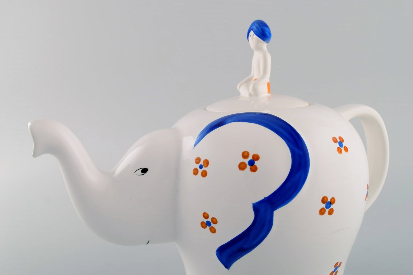 Very rare Lisa Larson "Elephant teapot" from her own workshop. Hand painted, elephant with seated - 7