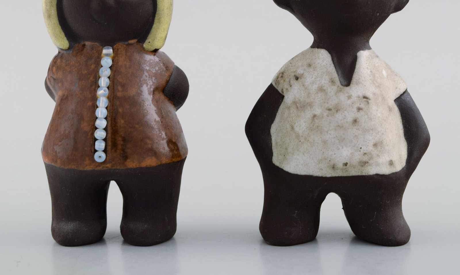 Karl Erik Iwar (1920-2006) for Nittsjo. Two figures in hand-painted glazed stoneware. Boy and girl. - 4