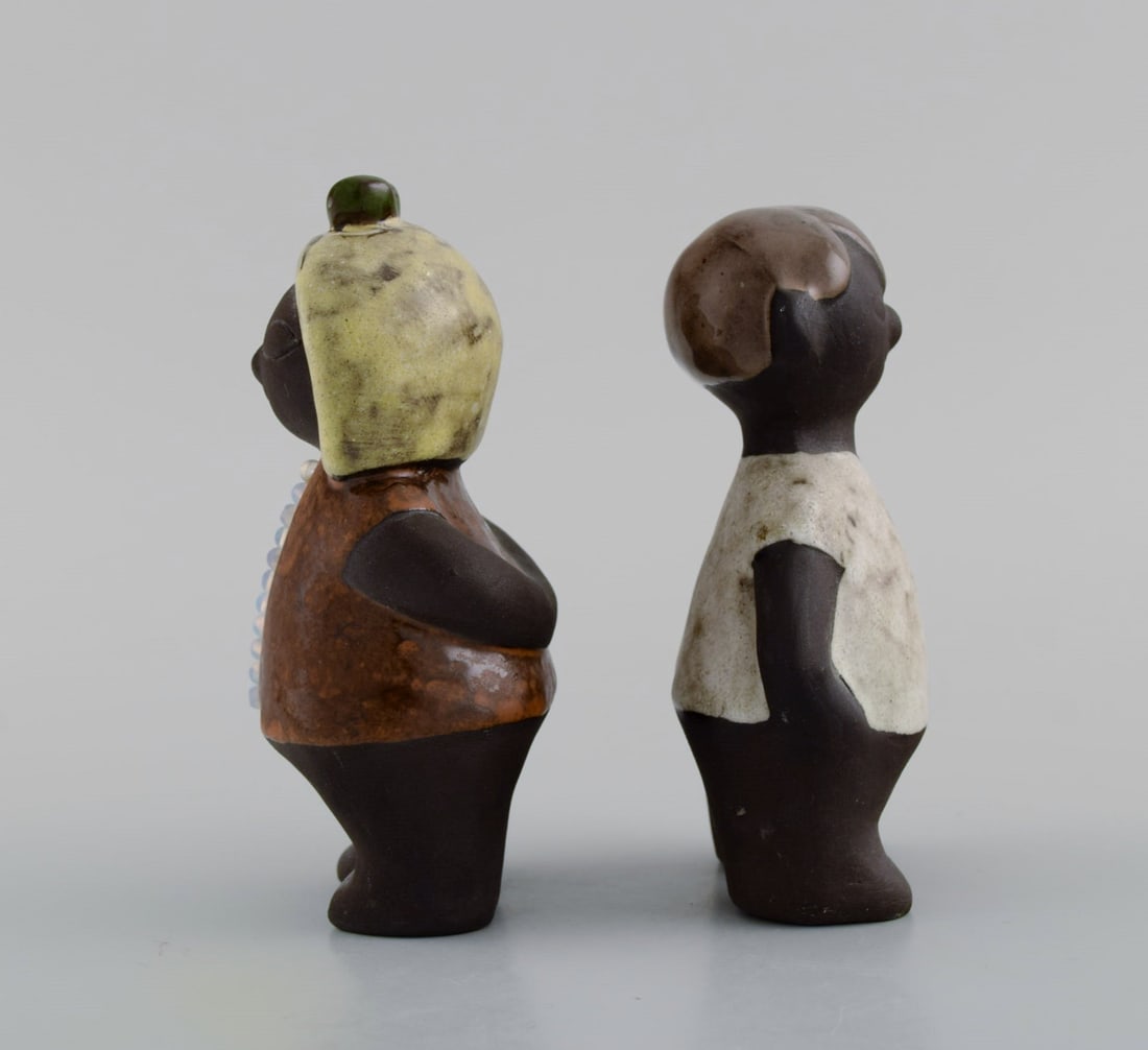 Karl Erik Iwar (1920-2006) for Nittsjo. Two figures in hand-painted glazed stoneware. Boy and girl. - 7