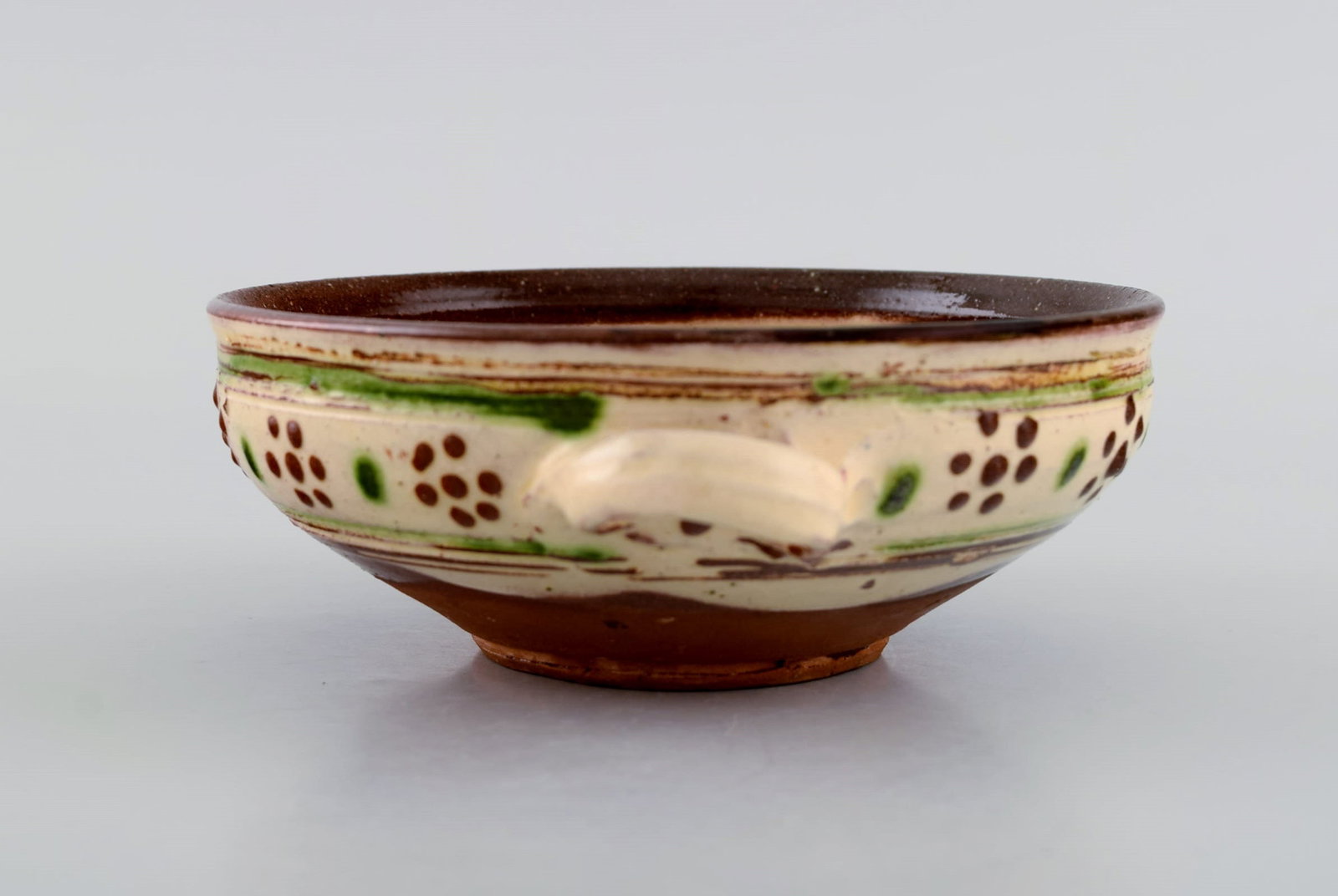 Gutte Eriksen (1918-2008), own workshop. Ear bowl with handles in glazed stoneware. Danish design, - 3