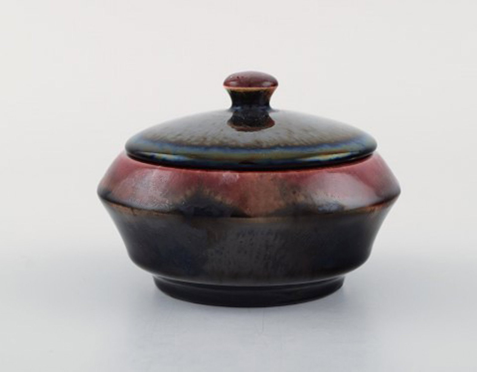 Michael Andersen, Bornholm. Five vases and a lidded jar in glazed ceramics. Beautiful glaze in red - 7