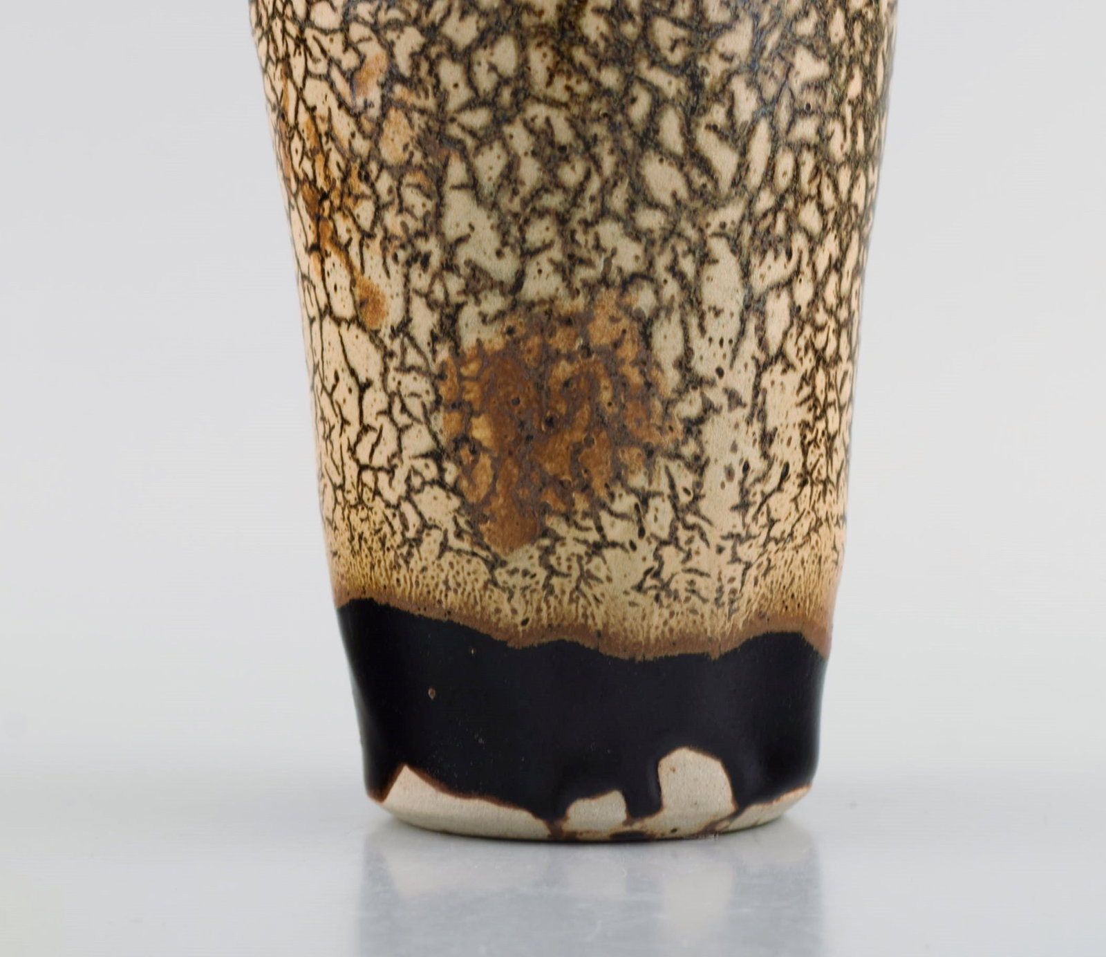 Isabelle Dacourt, France. Unique vase in glazed stoneware. Beautiful crackled glaze in cream and - 7