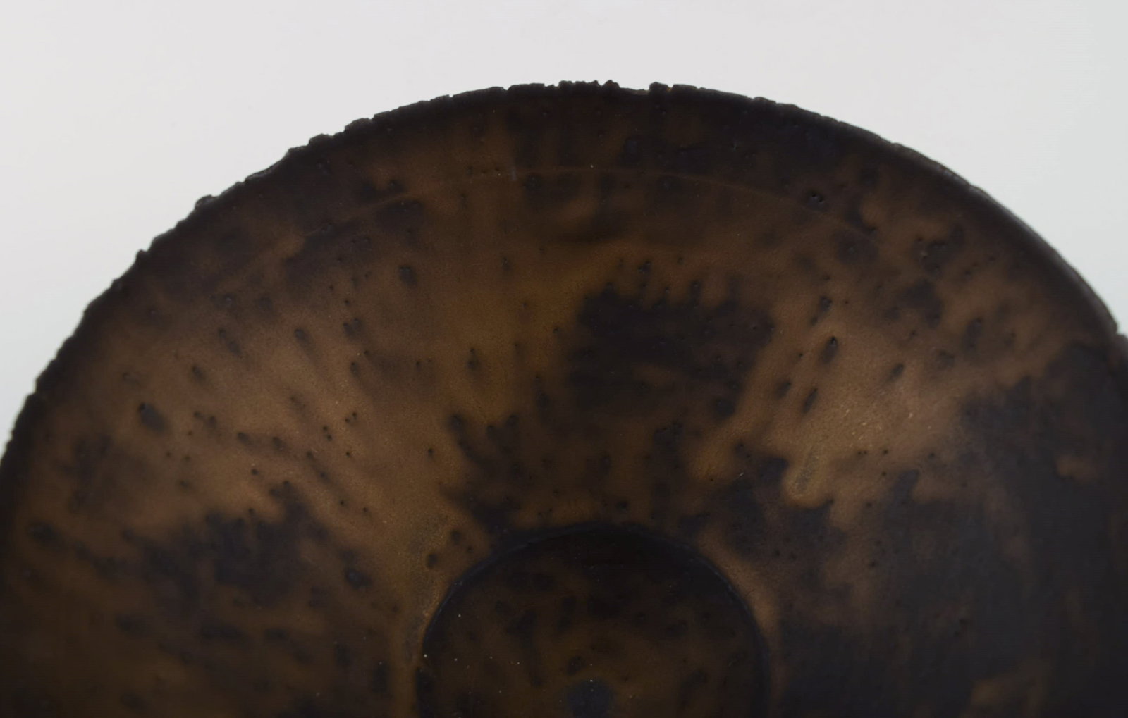 Eli Keller (b. 1942), Sweden. Unique bowl in glazed stoneware. Japanese style. Beautiful metallic - 7