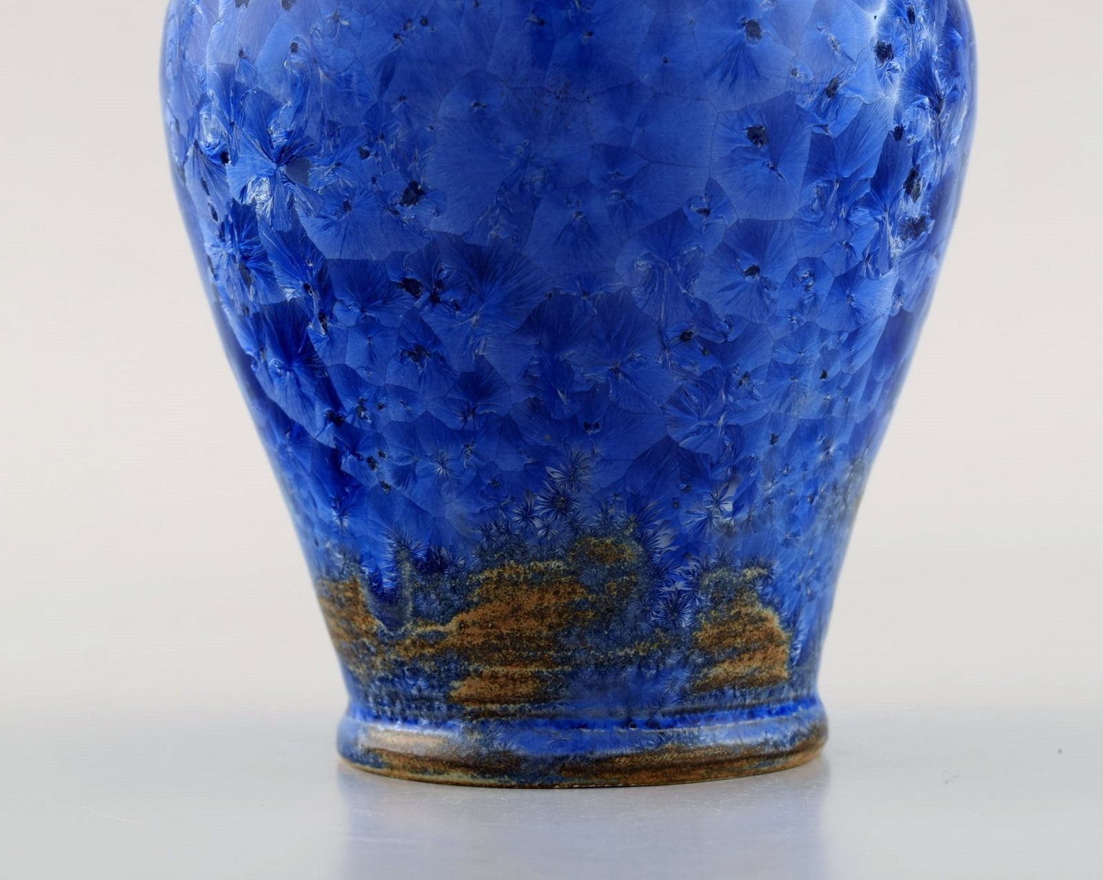Eli Keller (b. 1942), Sweden. Unique vase in glazed stoneware. Beautiful crystal glaze in shades of - 7
