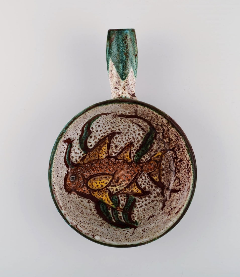 Bowl, lidded jar and three creme brulee bowls with handles in hand-painted glazed stoneware. - 7